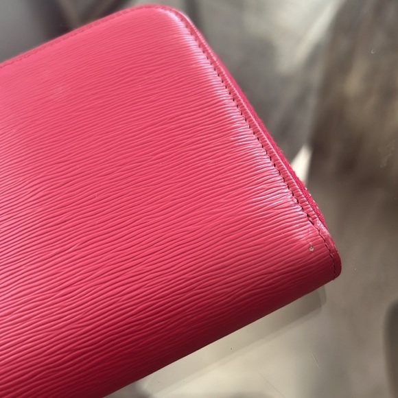 Prada Zip-Around Wallet in Pink Leather, EXCELLENT! - Picture 4 of 13
